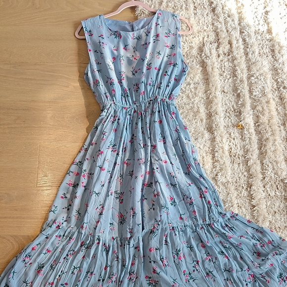 Floral Blue Sleeveless Dress - Picture 3 of 9